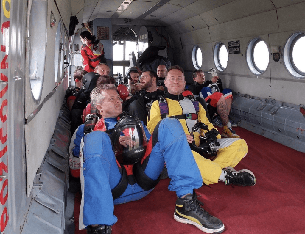 W helikopterze Mi8 przed skokami.